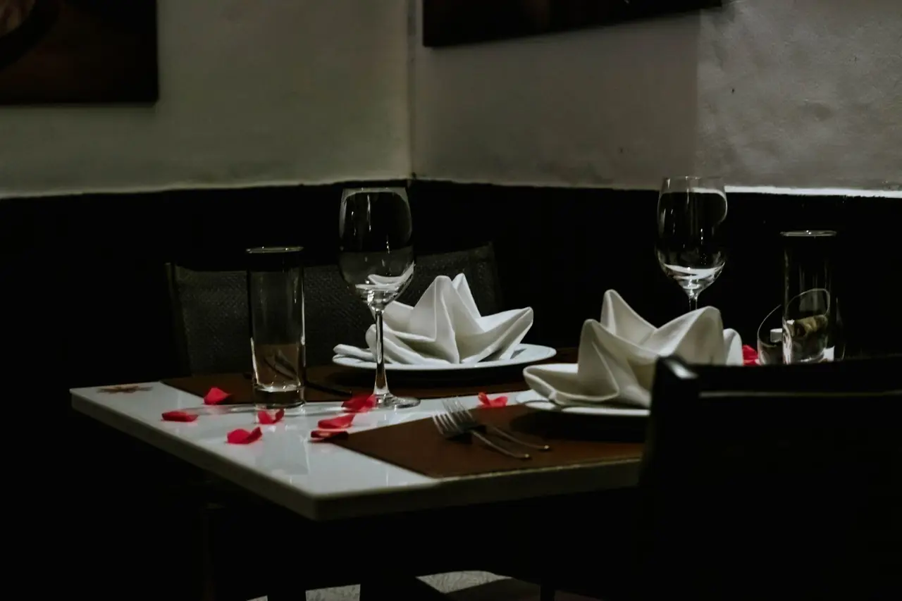 Halal & Muslim-Friendly Bali for Gulf Travellers — bali fine dining restaurant table